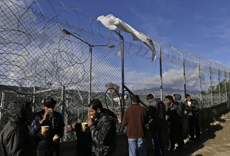 Άδηλες οι προοπτικές μεταφοράς των προσφύγων από τη Σάμο (Φωτογραφία: ΑΡ)