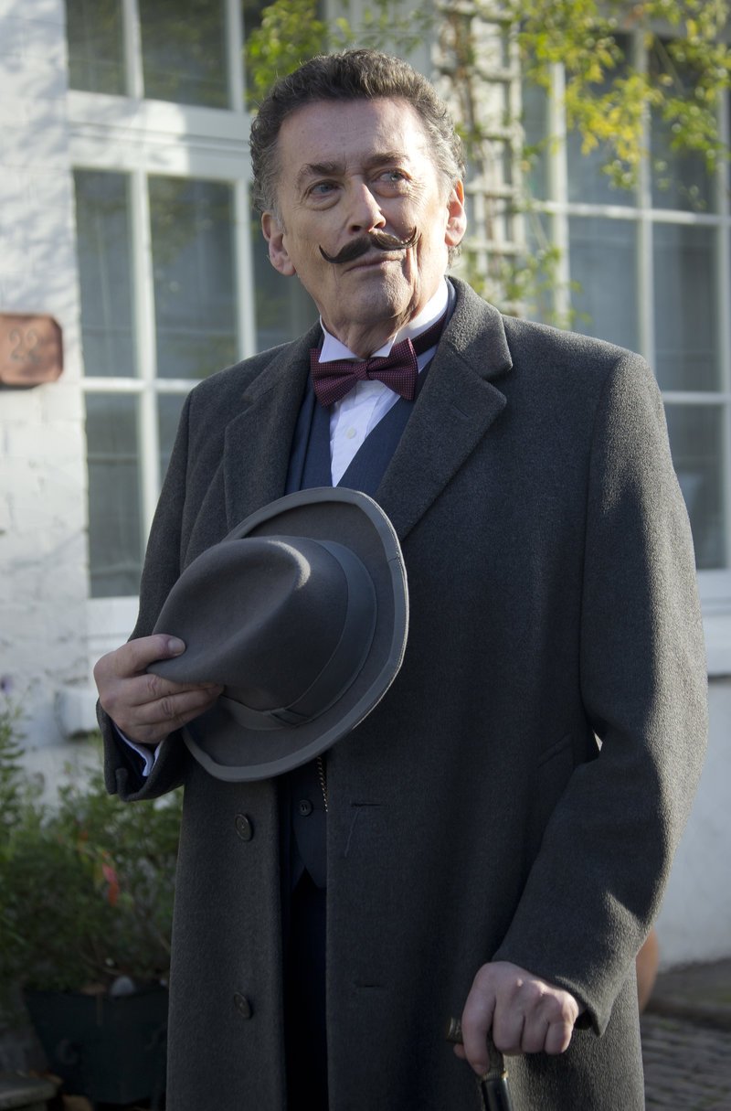 Πώς είναι σήμερα ο «Ιησούς από τη Ναζαρέτ» -Μόνο το διαπεραστικό βλέμμα είναι ίδιο [εικόνες] | iefimerida.gr 6