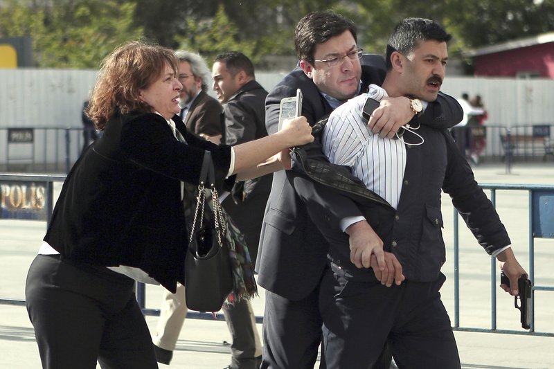 Ο Τζαν Ντουντάρ σώθηκε χάρις στην επέμβαση της γυναίκας του που έθεσε υπό έλεγχο τον επίδοξο δολοφόνο του τον Μάιο του 2016 (Φωτογραφία αρχείου: ΑΡ)