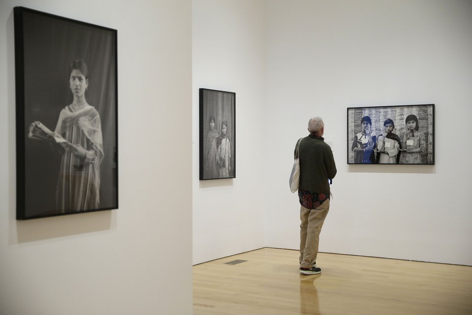 Ξεκινάει η documenta: Περφόρμανς, φωτογραφίες, χορός και «σκουπίδια» στα Μουσεία της Αθήνας | iefimerida.gr 0