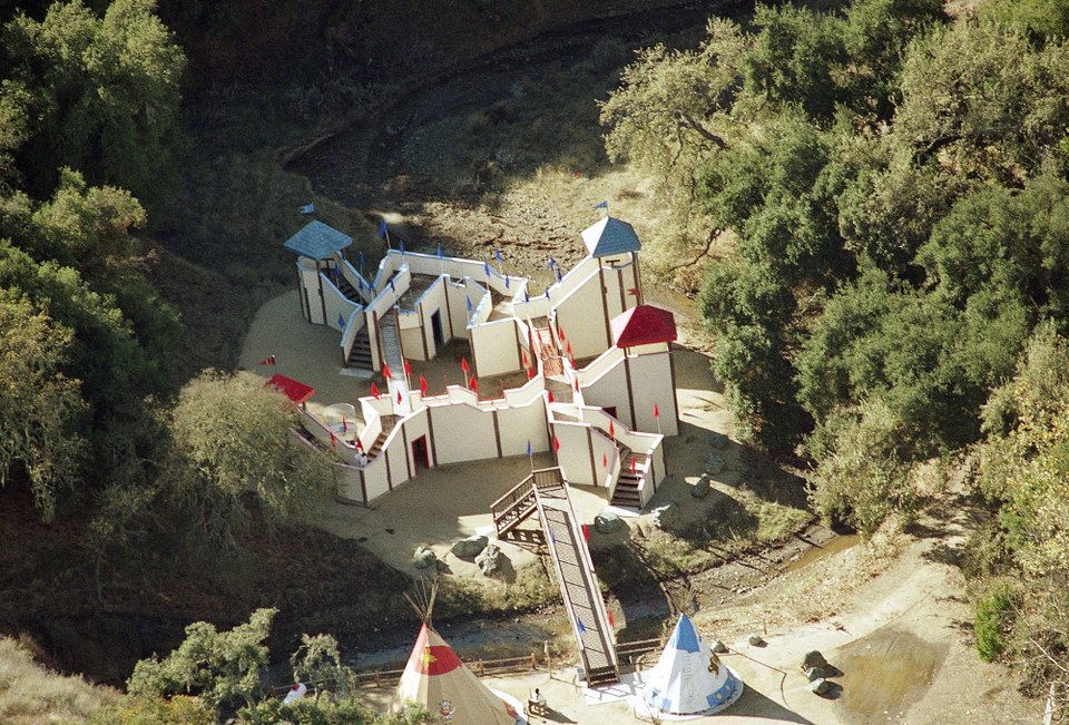 Κάνουν μουσείο τη Neverland του Μάικλ Τζάκσον -Ενα πάρκο πολλαπλής ψυχαγωγίας [εικόνες]  | iefimerida.gr 0