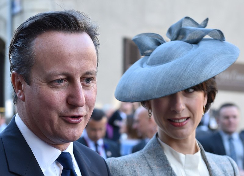 Με μια φωτογραφία με τις πατούσες τους γιόρτασαν στα social media την επέτειο γάμο τους οι Κάμερον [εικόνες] | iefimerida.gr 0