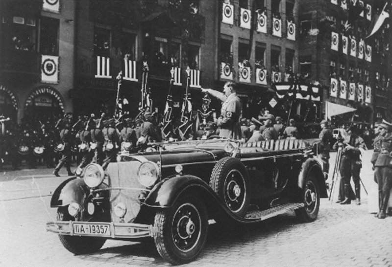 Στο «σφυρί» το πολυτελές αυτοκίνητο του Χίτλερ -Ενα από τα 4 μοντέλα που κατασκευάστηκαν [εικόνες] | iefimerida.gr 1