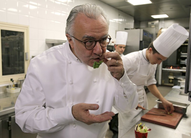 Μία κάμερα ακολουθούσε επί 2 χρόνια τον βραβευμένο με 18 αστέρια Michelin σεφ Αλέν Ντικάς [βίντεο] | iefimerida.gr 0