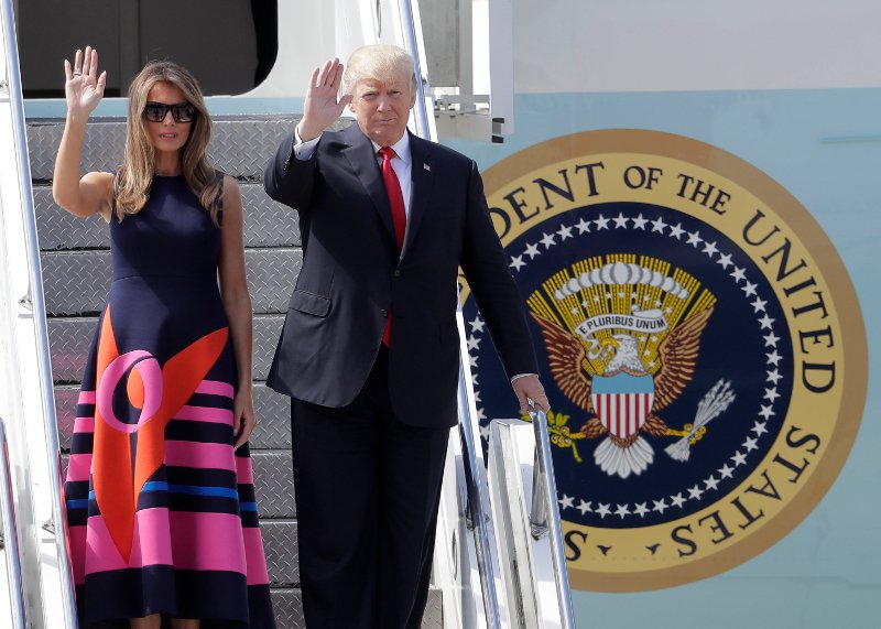 Οι Τραμπ στο Αμβούργο -Με φόρεμα αξίας 2.650 ευρώ η Μελάνια [εικόνες] | iefimerida.gr 0