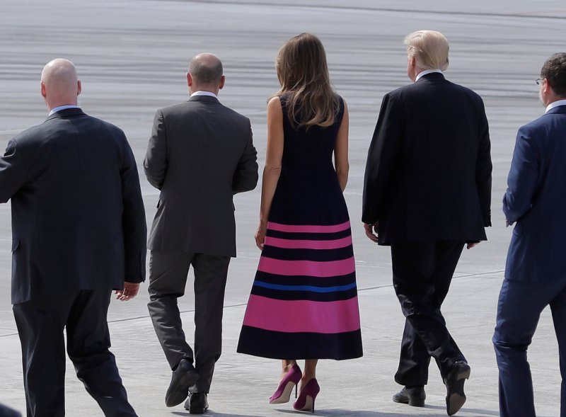 Οι Τραμπ στο Αμβούργο -Με φόρεμα αξίας 2.650 ευρώ η Μελάνια [εικόνες] | iefimerida.gr 2