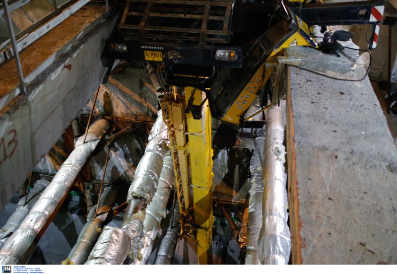 Τραγωδία στη Θεσσαλονίκη: Ξεψύχησε ο χειριστής του γερανού που ανετράπη σε εργοτάξιο του μετρό [εικόνες &βίντεο] | iefimerida.gr 0