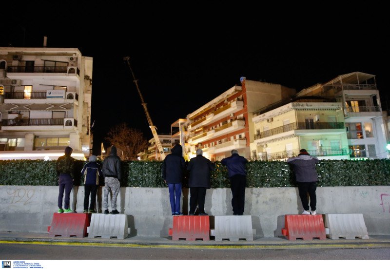 Τραγωδία στη Θεσσαλονίκη: Ξεψύχησε ο χειριστής του γερανού που ανετράπη σε εργοτάξιο του μετρό [εικόνες &βίντεο] | iefimerida.gr 1