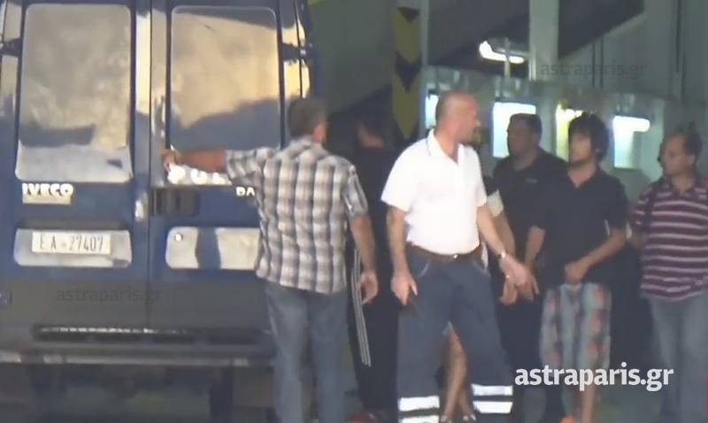 Χίος: Απελάσεις-εξπρές για 22 πρόσφυγες με παραβατική συμπεριφορά [εικόνες & βίντεο] | iefimerida.gr 0