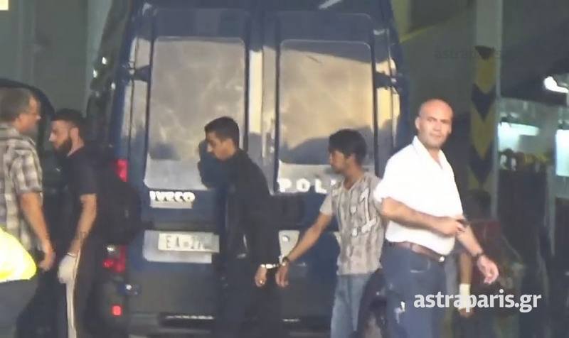 Χίος: Απελάσεις-εξπρές για 22 πρόσφυγες με παραβατική συμπεριφορά [εικόνες & βίντεο] | iefimerida.gr 1