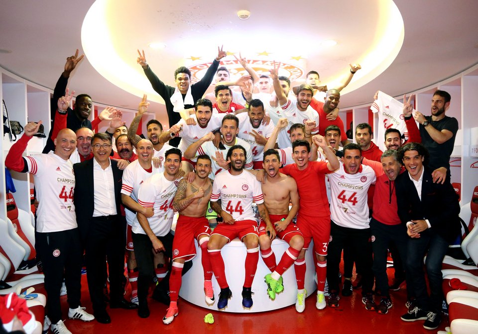 Το πάρτι του Ολυμπιακού στα αποδυτήρια - Για το 44ο πρωτάθλημα [εικόνες] | iefimerida.gr 0