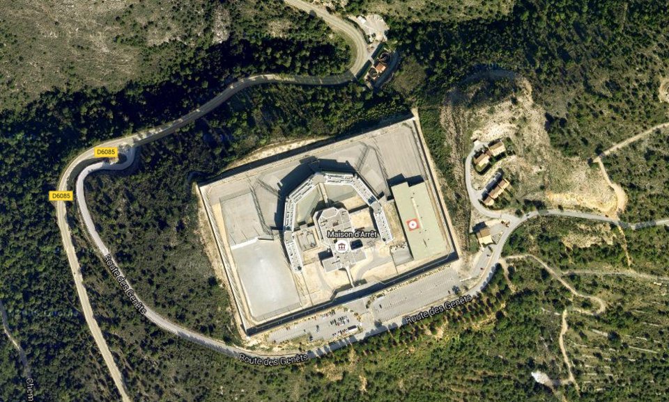 Business Insider: Οι 8 πιο θεαματικές αποδράσεις με ελικόπτερο στην ιστορία - Μέσα και ένας Ελληνας  | iefimerida.gr 6