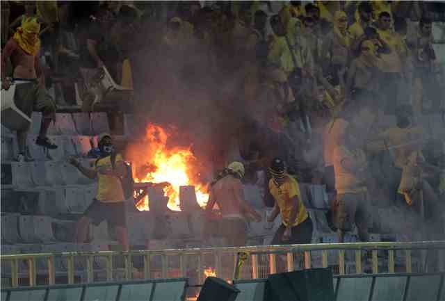 Αγρια επεισόδια στον τελικό Κυπέλλου στην Κύπρο [εικόνες] | iefimerida.gr 0