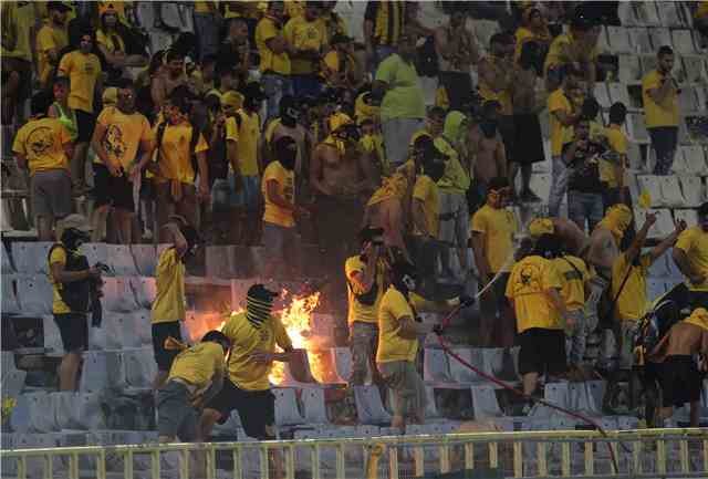 Αγρια επεισόδια στον τελικό Κυπέλλου στην Κύπρο [εικόνες] | iefimerida.gr 1