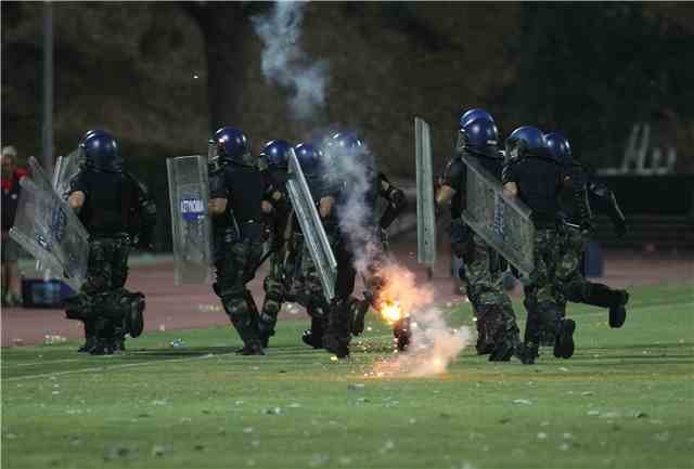 Αγρια επεισόδια στον τελικό Κυπέλλου στην Κύπρο [εικόνες] | iefimerida.gr 2