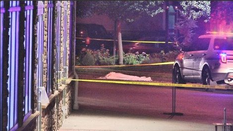 Τρόμος στη Νέα Υόρκη: Αποκεφάλισε τη μητέρα του και κλωτσούσε το κεφάλι της στο δρόμο [εικόνες] | iefimerida.gr 0