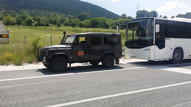 Μπλόκο σε αυτοκινητοπομπή του ΝΑΤΟ από μέλη του ΚΚΕ έξω από την Κοζάνη [εικόνες] | iefimerida.gr 2