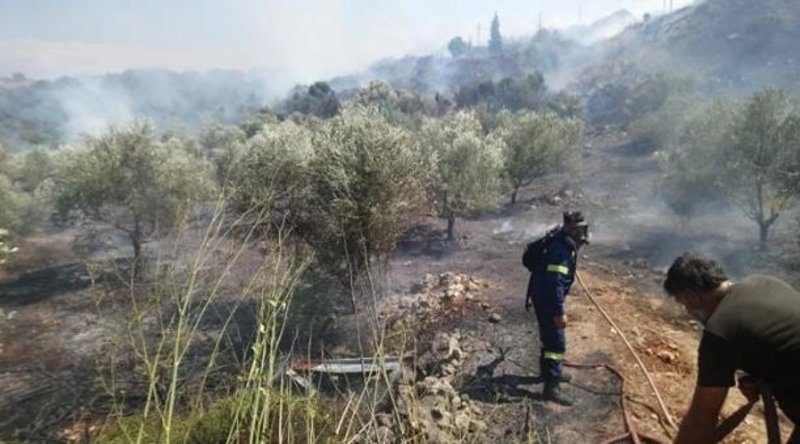 Υπό έλεγχο η μεγάλη φωτιά στα Χανιά [εικόνες & βίντεο] | iefimerida.gr 0
