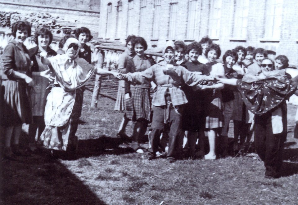 Η καθημερινότητα των εργατριών στο θρυλικό εργοστάσιο μεταξιού στο Σουφλί του 1900 [εικόνες & βίντεο]  | iefimerida.gr 3