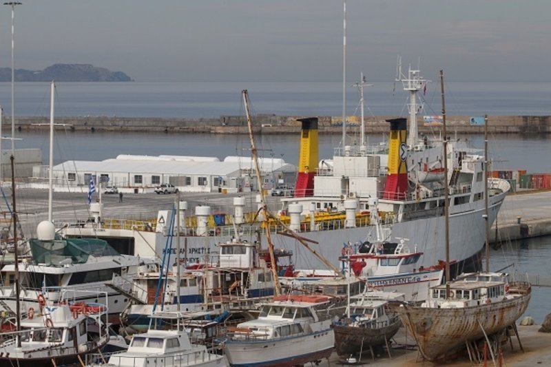 Καρέ καρέ η απομάκρυνση των εκρηκτικών από το πλοίο-«βόμβα» [εικόνες] | iefimerida.gr 1