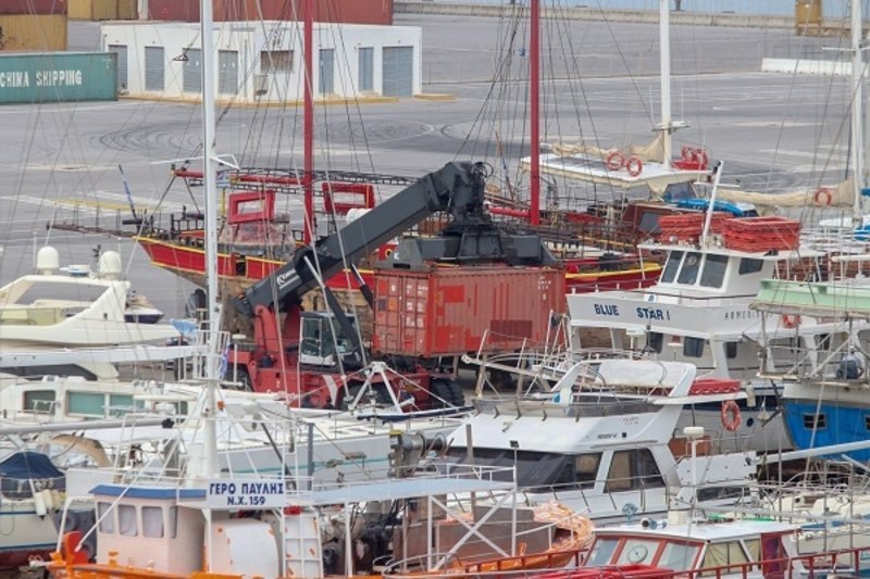 Καρέ καρέ η απομάκρυνση των εκρηκτικών από το πλοίο-«βόμβα» [εικόνες] | iefimerida.gr 3