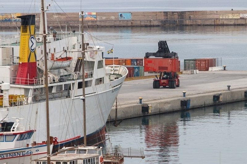 Καρέ καρέ η απομάκρυνση των εκρηκτικών από το πλοίο-«βόμβα» [εικόνες] | iefimerida.gr 5