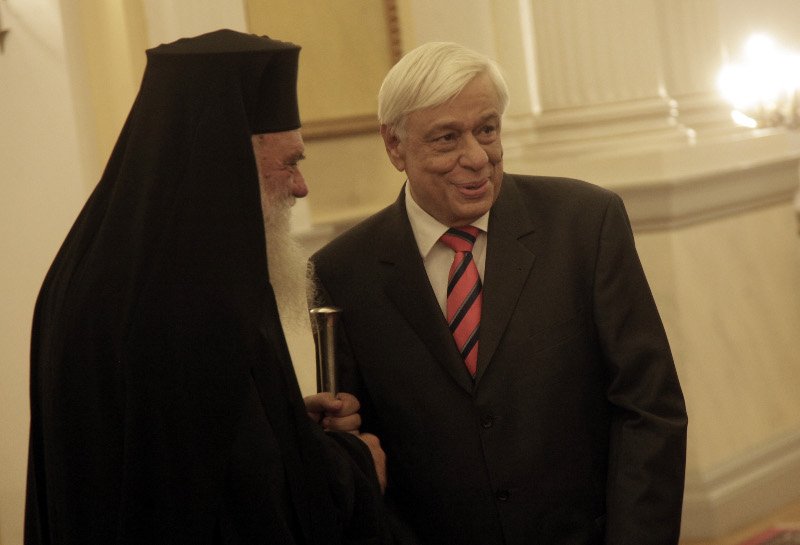 Στον Παυλόπουλο μαζί με 5 πρόσφυγες ο Αρχιεπίσκοπος Ιερώνυμος [εικόνες] | iefimerida.gr 1