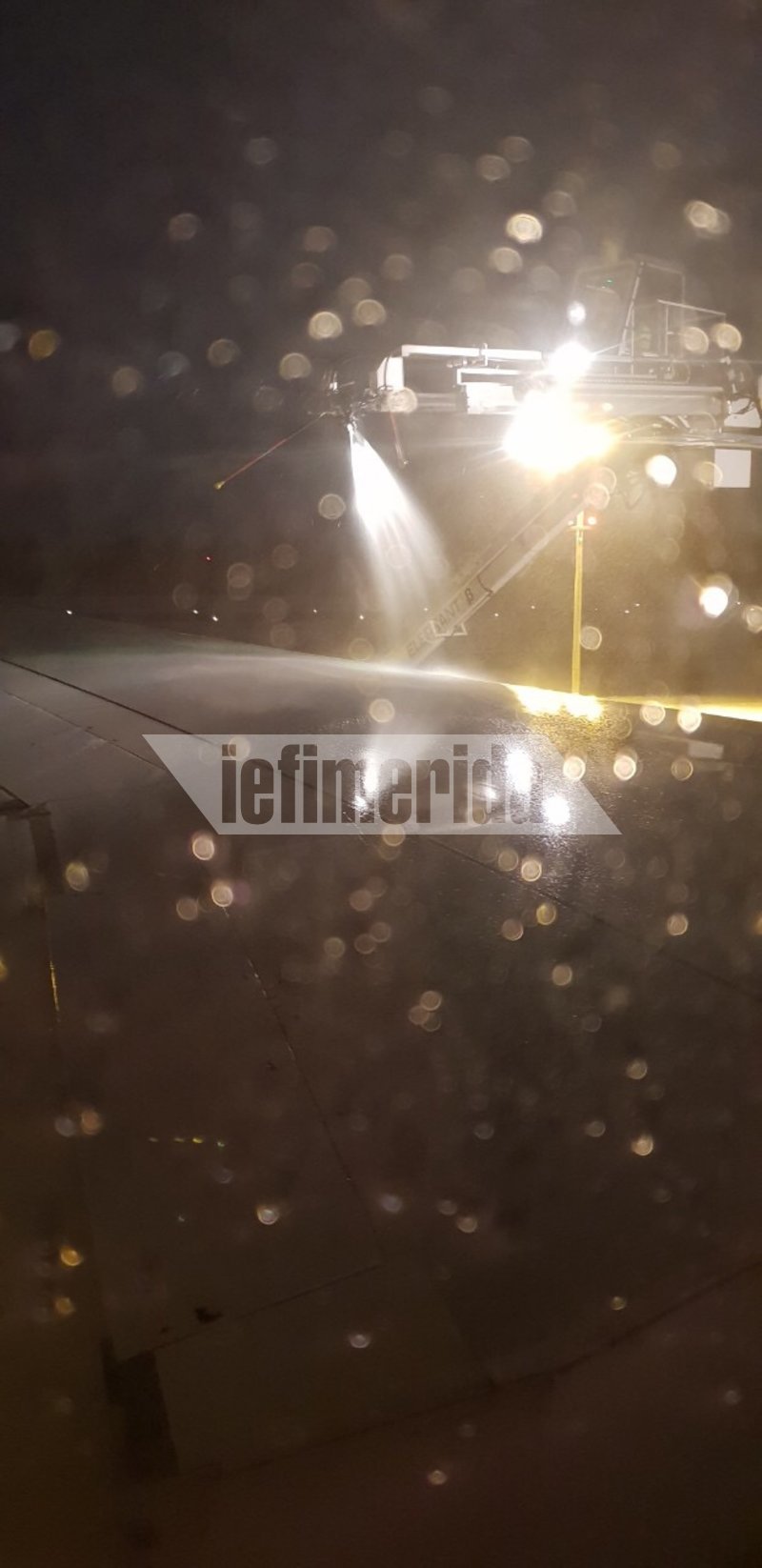 Εντυπωσιακό: Ετσι γίνεται η αποπαγοποίηση αεροσκάφους -Στο αεροδρόμιο της Ζυρίχης [εικόνες & βίντεο] | iefimerida.gr 1