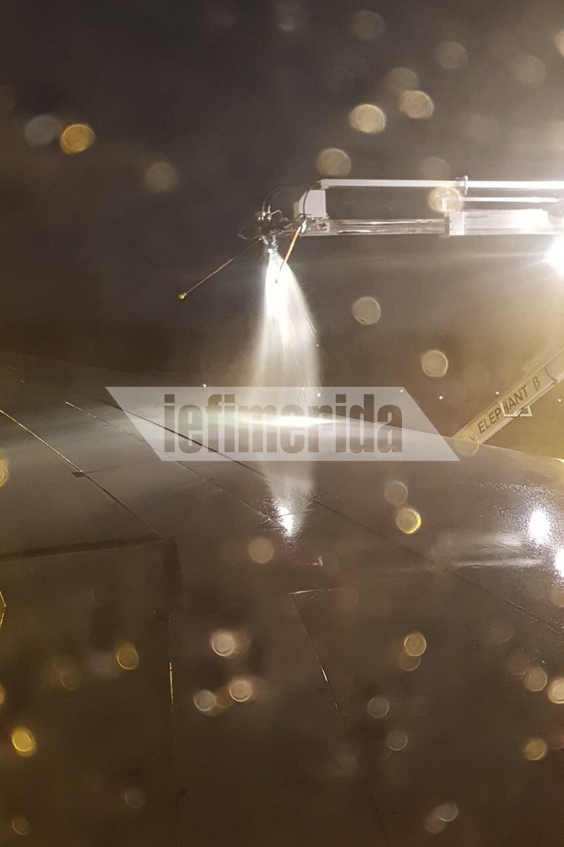 Εντυπωσιακό: Ετσι γίνεται η αποπαγοποίηση αεροσκάφους -Στο αεροδρόμιο της Ζυρίχης [εικόνες & βίντεο] | iefimerida.gr 0