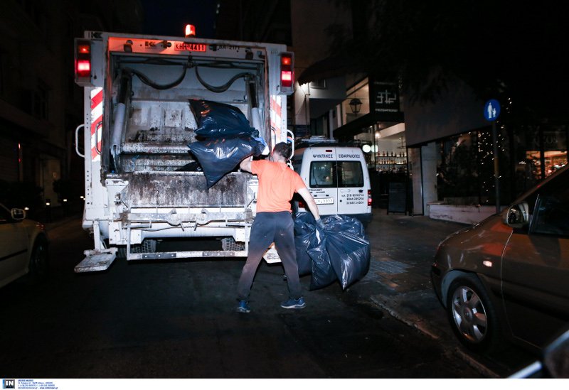 Τρεις ημέρες θα χρειαστούν για να καθαρίσει η Αθήνα από τα βουνά σκουπιδιών | iefimerida.gr 2