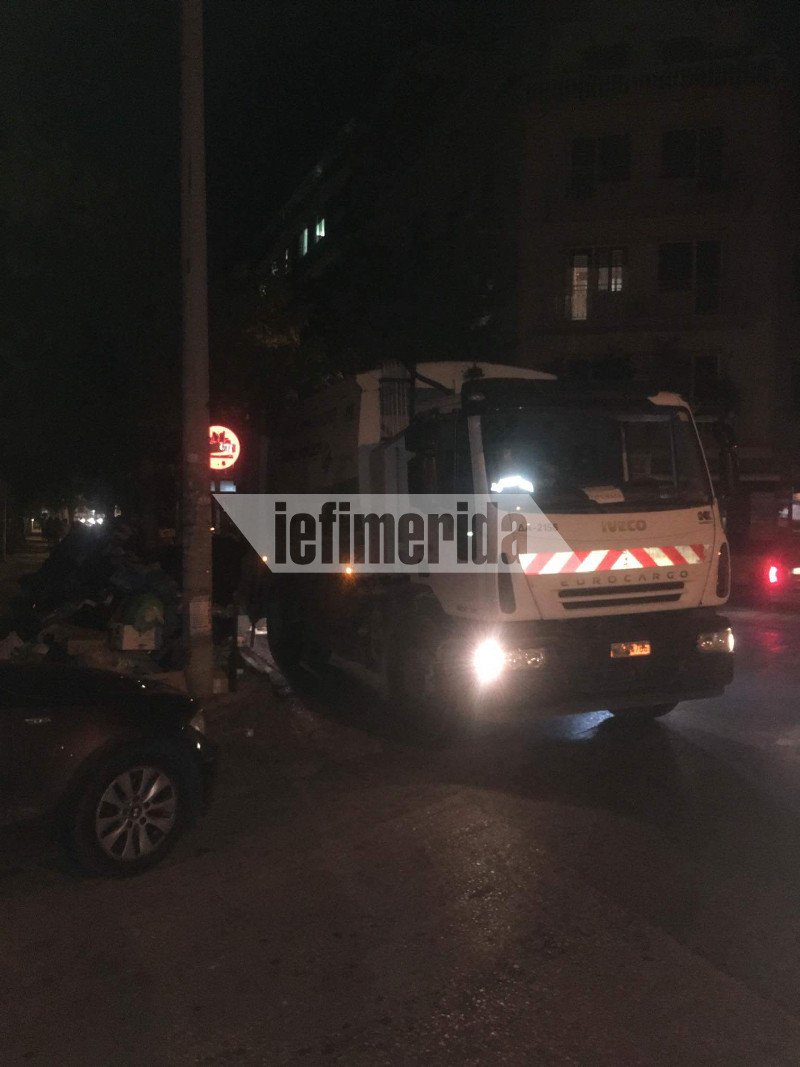  Απορριμματοφόρα μαζεύουν σκουπίδια έξω από νοσοκομεία στο κέντρο της Αθήνας [εικόνες] | iefimerida.gr 0