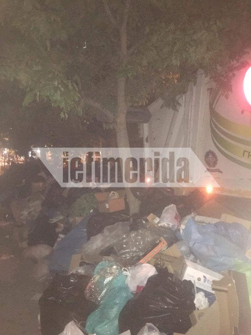  Απορριμματοφόρα μαζεύουν σκουπίδια έξω από νοσοκομεία στο κέντρο της Αθήνας [εικόνες] | iefimerida.gr 1