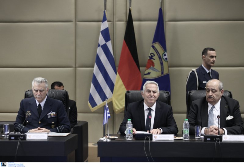 Επίσης, ο κ, Αποστολάκης επανέλαβε την διαχρονική υποστήριξη της Ελλάδας στην ένταξη των χωρών των δυτικών Βαλκανίων στους ευρω-ατλαντικούς οργανισμούς.