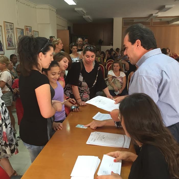 Σχολικά είδη σε πάνω από 1.100 παιδιά πολυτέκνων μοίρασε η «Αποστολή» | iefimerida.gr 2