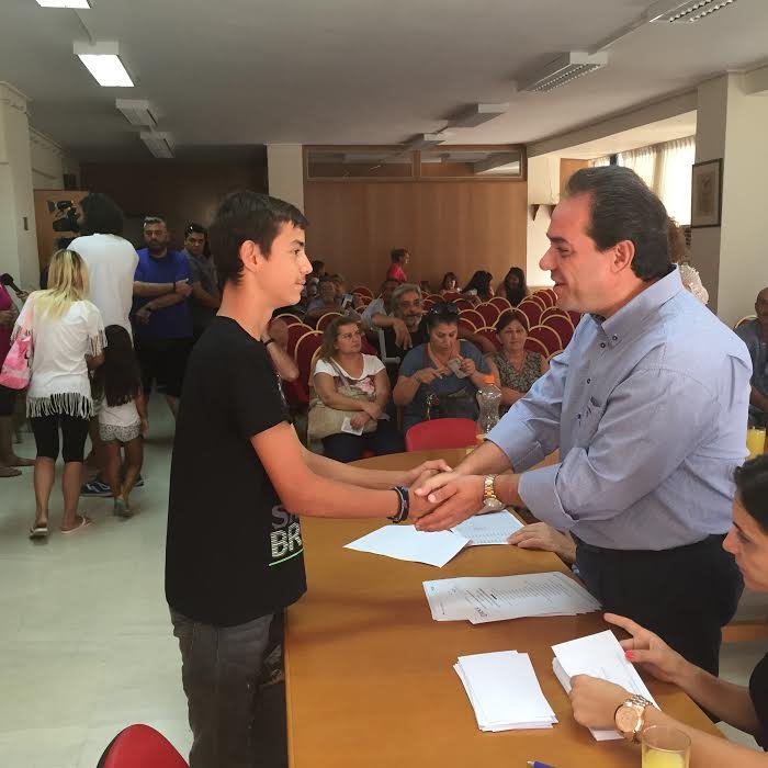 Σχολικά είδη σε πάνω από 1.100 παιδιά πολυτέκνων μοίρασε η «Αποστολή» | iefimerida.gr 3