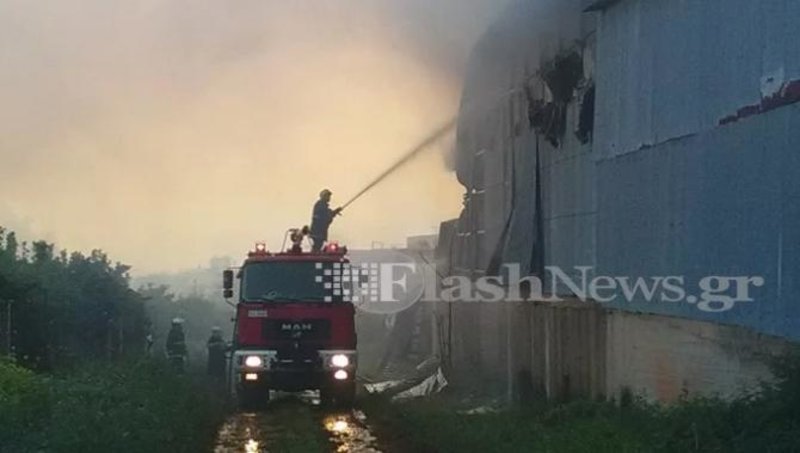 Παρανάλωμα του πυρός έγινε αποθήκη ξυλείας στα Χανιά [εικόνες] | iefimerida.gr 5