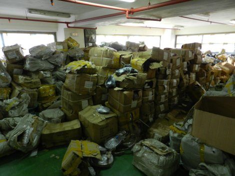 Χιλιάδες προϊόντα μαϊμού βρέθηκαν σε αποθήκες στο κέντρο της Αθήνας [εικόνες] | iefimerida.gr 2