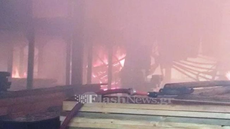 Παρανάλωμα του πυρός έγινε αποθήκη ξυλείας στα Χανιά [εικόνες] | iefimerida.gr 2