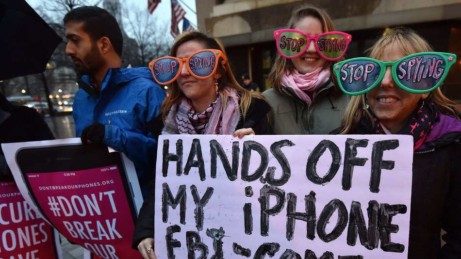 Ο «πόλεμος» Apple-FBI: Γιατί στις 22 Μαρτίου κρίνεται η ασφάλεια των χρηστών iPhone [εικόνες] | iefimerida.gr 1
