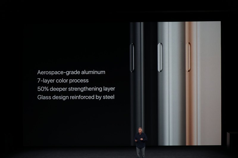 Το i-Phone X τα έχει όλα: Αναγνώριση προσώπου, ασύρματη φόρτιση και 4Κ λήψη βίντεο [εικόνες] | iefimerida.gr 17