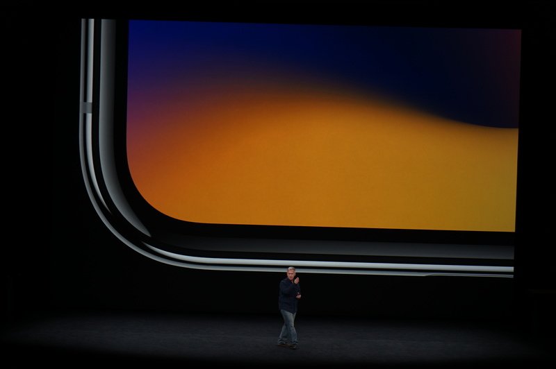 Το i-Phone X τα έχει όλα: Αναγνώριση προσώπου, ασύρματη φόρτιση και 4Κ λήψη βίντεο [εικόνες] | iefimerida.gr 10