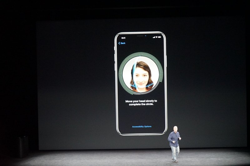 Το i-Phone X τα έχει όλα: Αναγνώριση προσώπου, ασύρματη φόρτιση και 4Κ λήψη βίντεο [εικόνες] | iefimerida.gr 6
