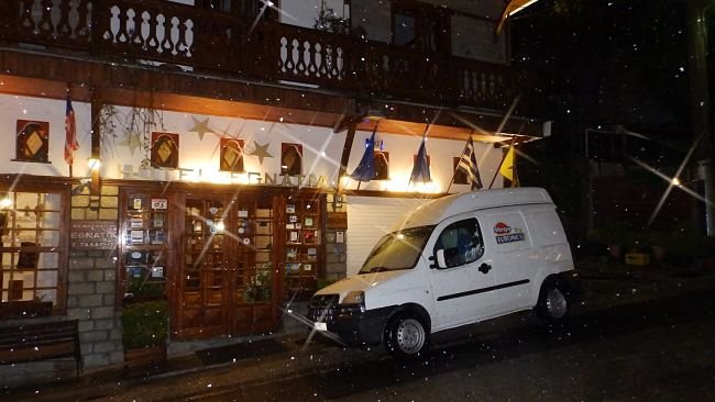 Χιόνι μέσα στο Πάσχα! Το «έστρωσε» σε Γρεβενά και Μέτσοβο [εικόνες] | iefimerida.gr 2