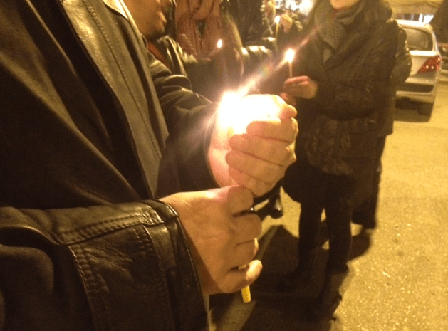 Βγήκαν με τα κεριά και διαμαρτυρήθηκαν για την ... αιθαλομίχλη [εικόνες&βίντεο]   | iefimerida.gr 1