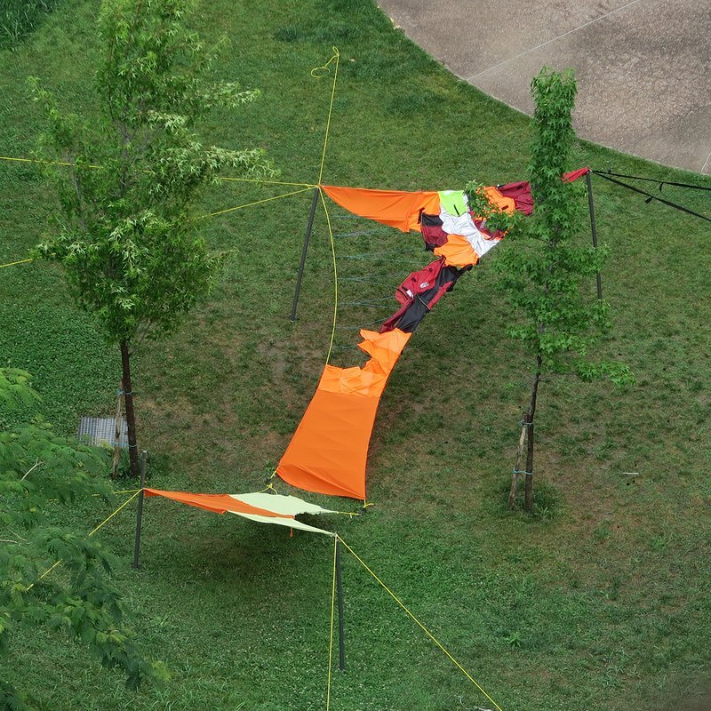 Η πρωτότυπη κατασκευή φοιτητών του ΑΠΘ με σωσίβια που άφησαν πρόσφυγες στο Αιγαίο [εικόνες]  | iefimerida.gr 0