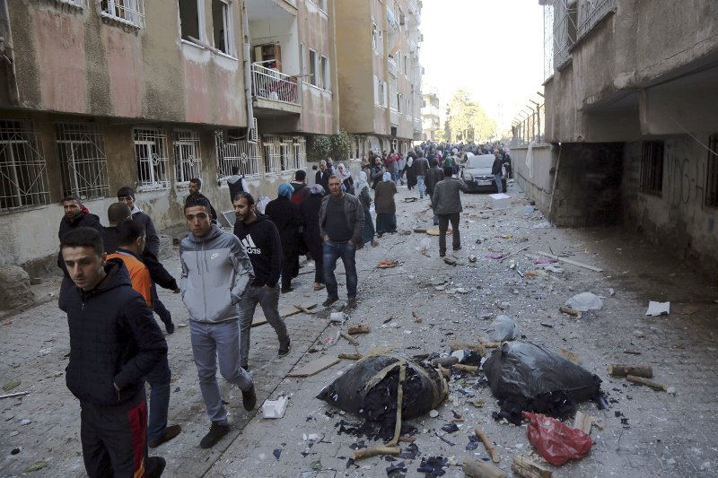 Εικόνες καταστροφής στο Ντιγιαρμπακίρ: 8 νεκροί, πάνω από 100 τραυματίες από την έκρηξη [εικόνες] | iefimerida.gr 2