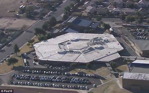 Πυροβολισμοί σε λύκειο στην Αριζόνα -Νεκρές δυο 15χρονες [εικόνες]  | iefimerida.gr 3