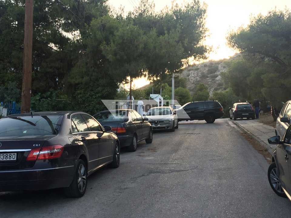 Βόμβα σε σπίτι γνωστού επιχειρηματία στη Βουλιαγμένη [εικόνες] | iefimerida.gr 0