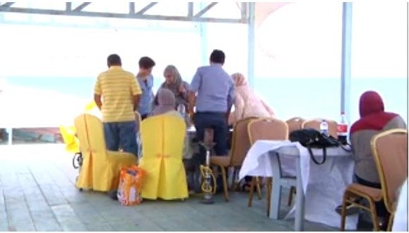 Η μοναδική αναψυχή στη Λωρίδα της Γάζας -Ενα εστιατόριο πάνω σε ψαροκάικο [εικόνες]  | iefimerida.gr 2