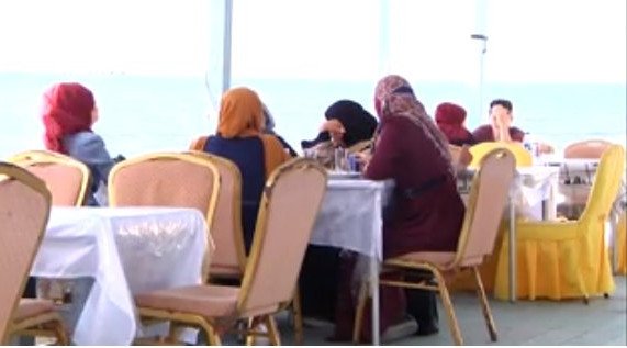 Η μοναδική αναψυχή στη Λωρίδα της Γάζας -Ενα εστιατόριο πάνω σε ψαροκάικο [εικόνες]  | iefimerida.gr 1